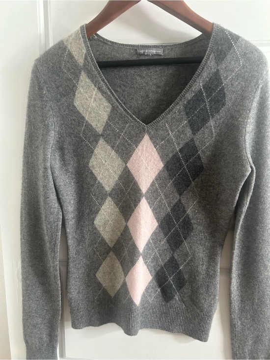 Apt. 9 Sweaters - Apt. 9 100% Cashmere Argyle V-Neck Sweater Grey Pink Excellent Condition